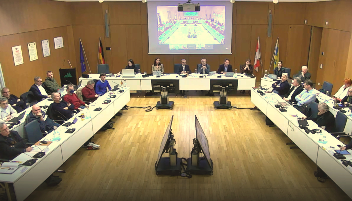 FDP fordert: Einwohnerfragestunde auch online – Bürger besser einbinden! Foto: Hybride Sitzung der SVV im Rathaussaal von Hohen Neuendorf - FDP Hohen Neuendorf