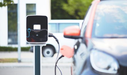 Stellplätze für Carsharing! Elektro-Kleinwagen am Ladesäulen-Parkplatz - FDP Hohen Neuendorf